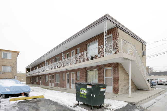 Broadview Apartments in Broadview, IL - Building Photo - Building Photo