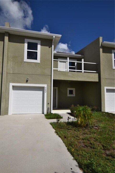 460 Lake Shore Pkwy in Davenport, FL - Building Photo