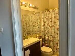 135 Cottonwood St in Jersey City, NJ - Building Photo - Building Photo