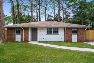 7145 Pinewood Dr in New Port Richey, FL - Building Photo