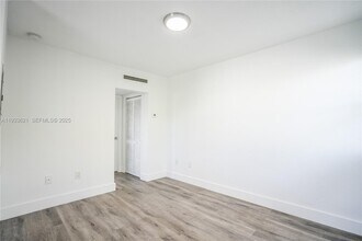 1950 NW 2nd Ct in Miami, FL - Foto de edificio - Building Photo