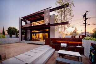 5700 7th Ave in Los Angeles, CA - Building Photo