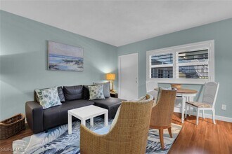 546 4th Ave S in Naples, FL - Building Photo - Building Photo