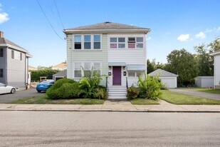 13 Raymond Rd in Salem, MA - Building Photo