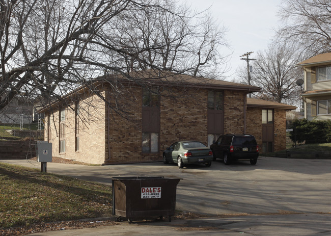 12135 Lisa Cir in Omaha, NE - Foto de edificio - Building Photo