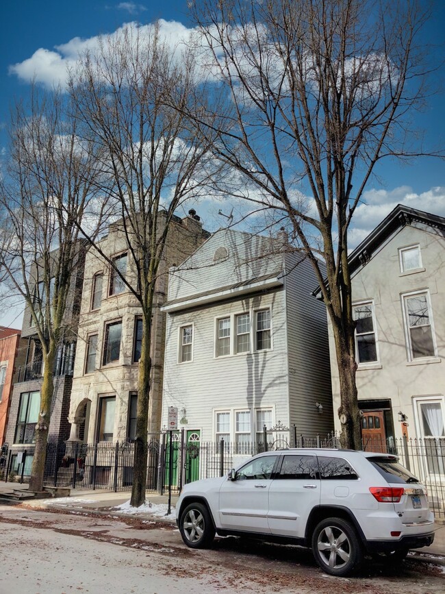 1532 W Thomas St, Unit 1F in Chicago, IL - Building Photo - Building Photo