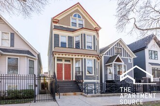 3023 N Oakley Ave in Chicago, IL - Building Photo - Building Photo