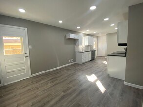 1445 W Ball St in Weatherford, TX - Building Photo - Building Photo