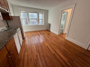 1669 Commonwealth Ave, Unit 27 in Boston, MA - Building Photo - Building Photo