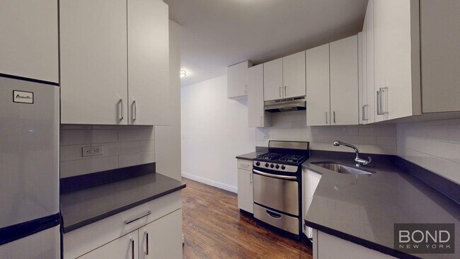 151 Mott St in New York, NY - Building Photo - Building Photo
