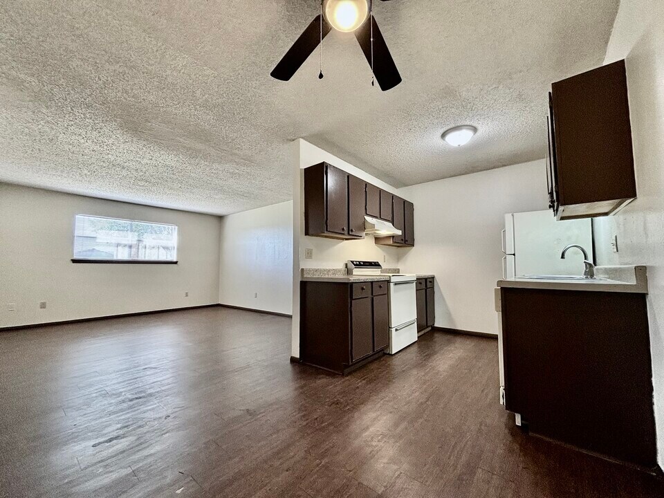 Fox Valley in Lawton, OK - Building Photo
