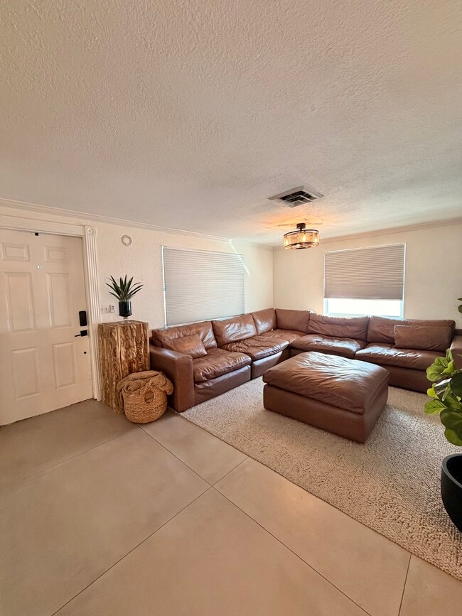 7060 52nd St N in Pinellas Park, FL - Building Photo - Building Photo