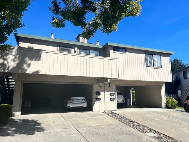 property at 44 Dockside Cir
