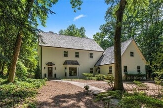 1260 Heards Ferry Rd NW in Sandy Springs, GA - Building Photo - Building Photo