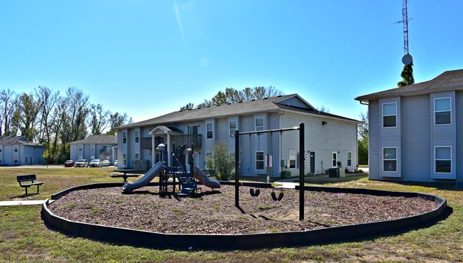 Sun River Apartments in Kansas City, KS - Foto de edificio - Building Photo