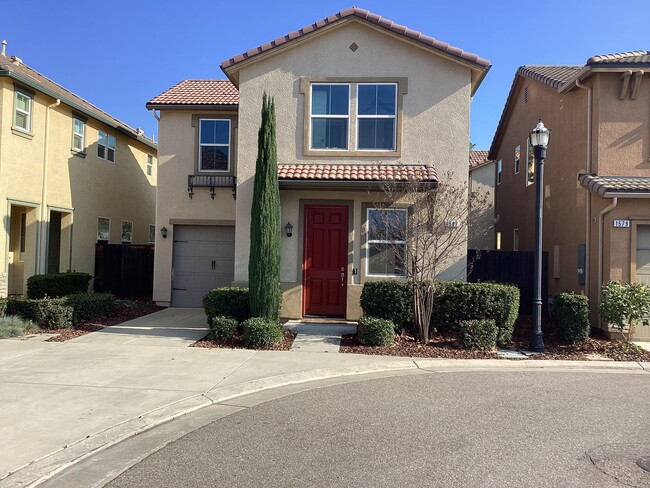 1587 Etchings Way in Clovis, CA - Building Photo - Building Photo