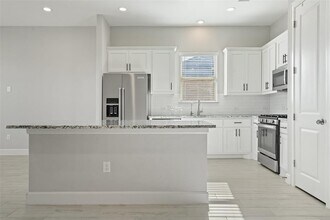 12606 Stanford Dr in Austin, TX - Building Photo - Building Photo