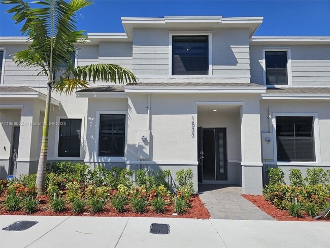 1533 NE 3rd Ave in Florida City, FL - Building Photo - Building Photo
