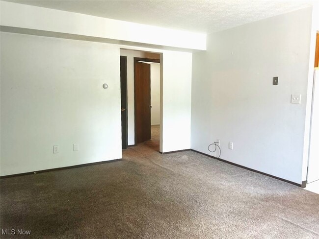 105 Wildwood Dr in Follansbee, WV - Building Photo - Building Photo