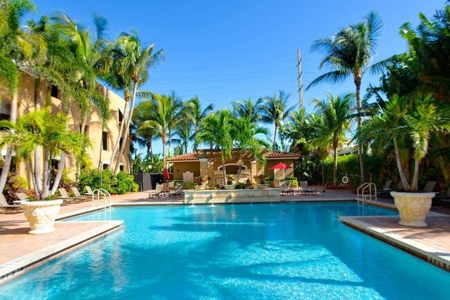 616 Clearwater Park Rd in West Palm Beach, FL - Building Photo - Building Photo