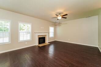 126 St Charles Pl in Sharpsburg, GA - Building Photo - Building Photo