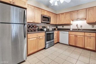 1460 Elm St in Stratford, CT - Building Photo - Building Photo
