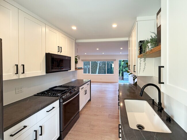 1756 Franklin St, Unit 2