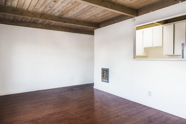 Ocean View Apartments in Santa Barbara, CA - Foto de edificio - Building Photo