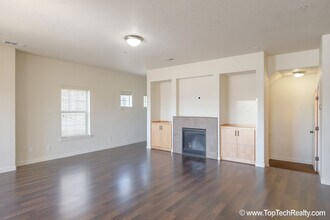 8774 NE Delamere Way in Beaverton, OR - Building Photo - Building Photo