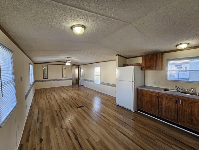 243 Maverick Ln in Utica, NY - Building Photo - Building Photo