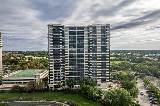 St. Pierre At Pelican Bay Condo in Naples, FL - Building Photo - Building Photo