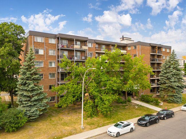 2839 De La Côte-Vertu Boul in St. Laurent, QC - Building Photo - Building Photo