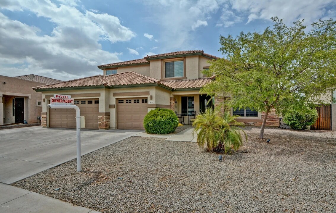 8617 W Carole Ln in Glendale, AZ - Building Photo