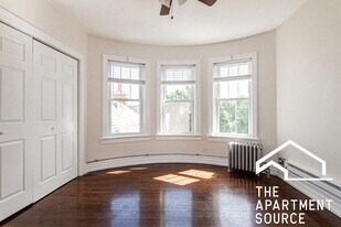 2133 W Giddings St, Unit 3C in Chicago, IL - Building Photo
