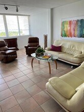 5005 Collins Ave, Unit 1404 in Miami Beach, FL - Foto de edificio - Building Photo