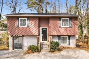 9039 Raven Dr in Jonesboro, GA - Building Photo