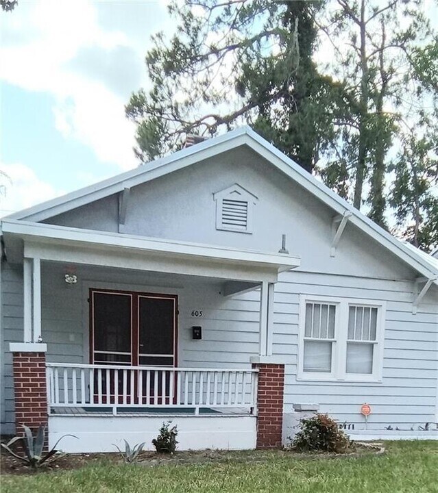 605 Walker St in Waycross, GA - Building Photo