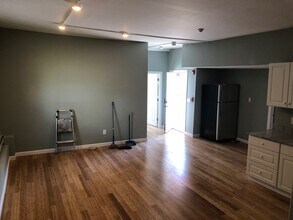 8 Maple St, Unit 2 in Henniker, NH - Building Photo - Building Photo