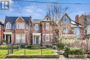 21 Farnham Ave in Toronto, ON - Building Photo