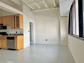 312 W 5th St, Unit M4 in Los Angeles, CA - Building Photo - Building Photo