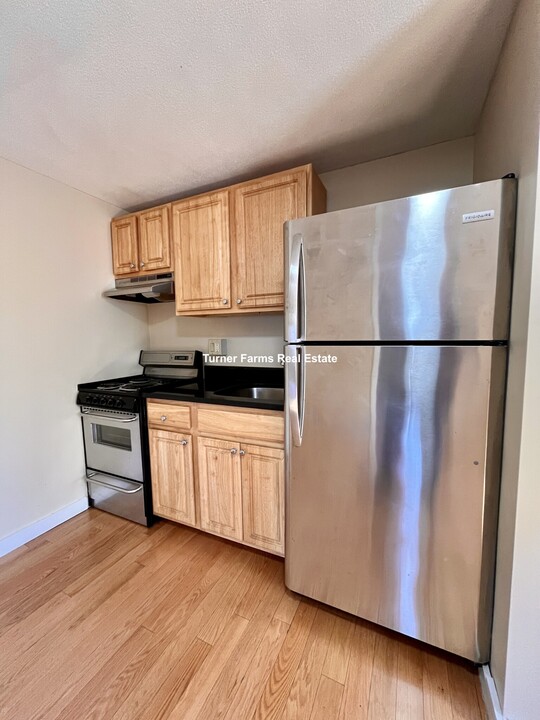 385 Dorchester St, Unit B2 in Boston, MA - Building Photo