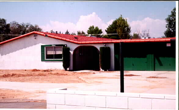 13240 Kiowa Rd in Apple Valley, CA - Building Photo