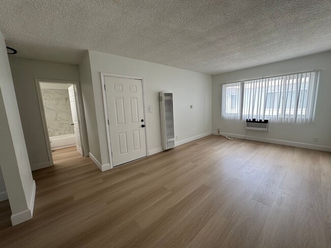 property at 835 W 165th Pl