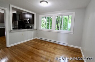 94 E Cottage St, Unit 3 in Boston, MA - Foto de edificio - Building Photo