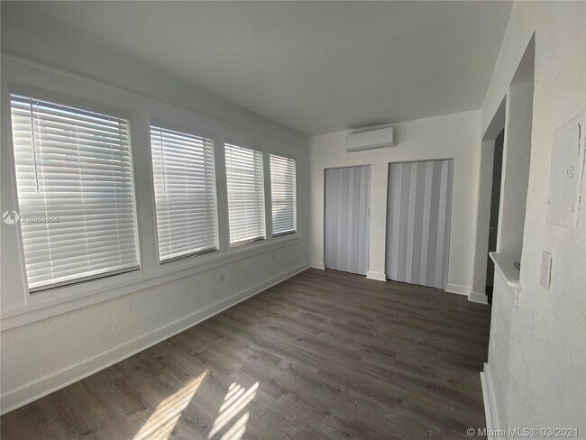 501 SW 6th Ct-Unit -106 in Miami, FL - Building Photo - Building Photo