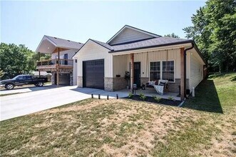 406 W Market St in Warrensburg, MO - Building Photo - Building Photo