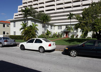 501-525 Valencia Ave in Coral Gables, FL - Foto de edificio - Building Photo