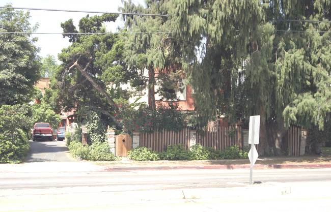 4553-4555 Cahuenga Blvd in Toluca Lake, CA - Building Photo - Building Photo