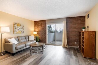 2880 S Locust St in Denver, CO - Building Photo - Building Photo