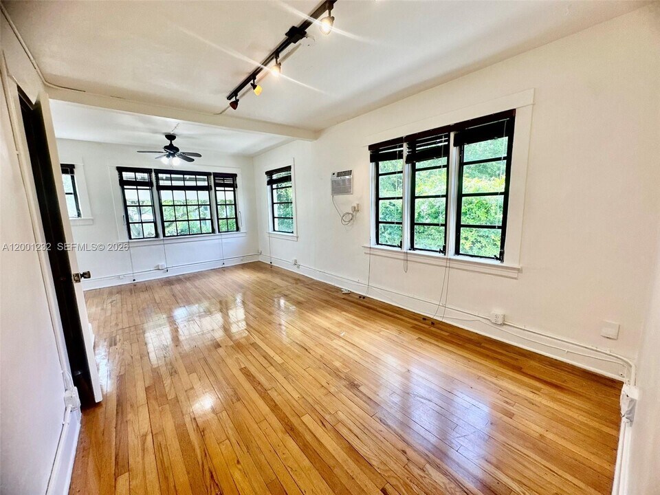 3712 Anderson Rd in Coral Gables, FL - Building Photo